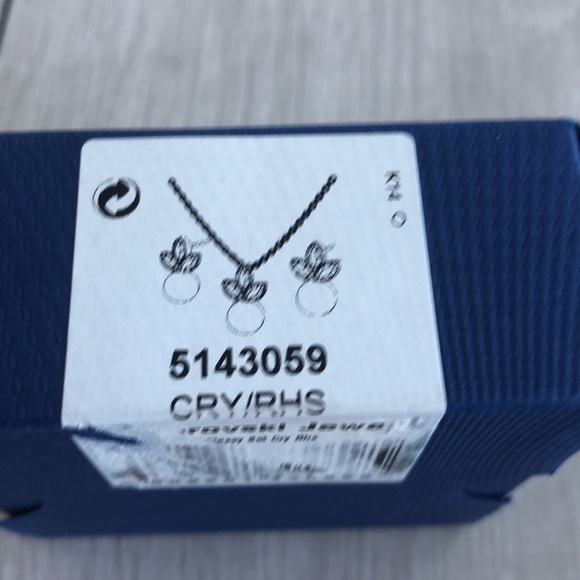 Swarovski Ladies Necklace and Earring Set. - Picture 2 of 3